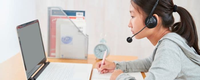Illustration of a friendly robot at a contact desk